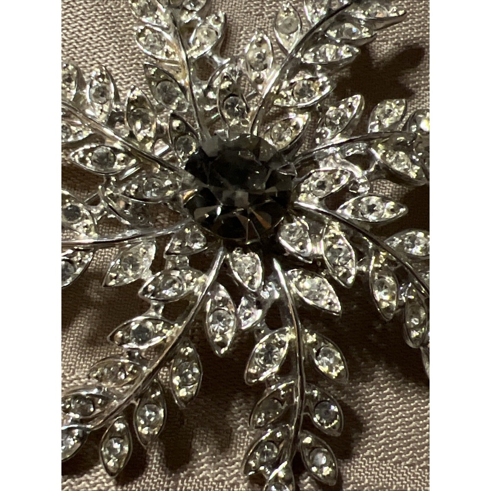 Sarah Coventry Evening Snowflake Large Smokey Rhinestone Brooch Pin 812 VTG - Picture 2 of 11